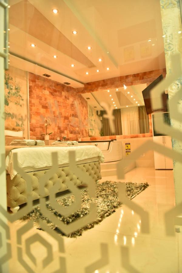Design Apartment Premium Spa Lux 4 Star "Dubai" Completely Private Wellness & Spa Free Included Sauna & Jacuzzi & Salt Wall & Fire Place & 3D Ceilings & Business Wifi & Netflix & Keyless Code Entry & Full Smart App & Secure 2 Parking Place Чуприя Екстер'єр фото