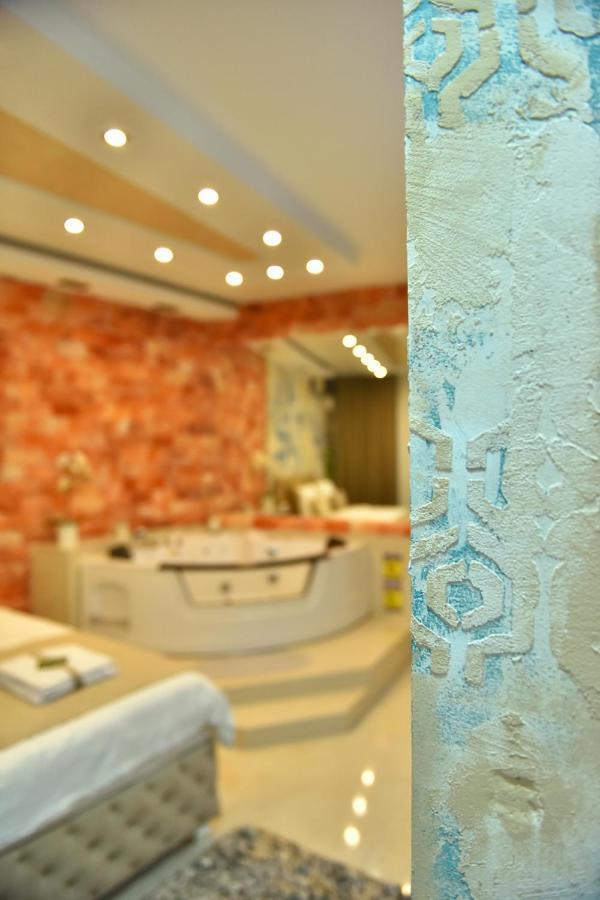 Design Apartment Premium Spa Lux 4 Star "Dubai" Completely Private Wellness & Spa Free Included Sauna & Jacuzzi & Salt Wall & Fire Place & 3D Ceilings & Business Wifi & Netflix & Keyless Code Entry & Full Smart App & Secure 2 Parking Place Чуприя Екстер'єр фото