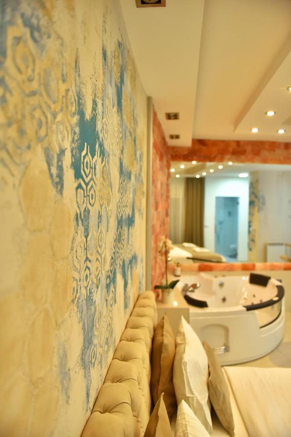 Design Apartment Premium Spa Lux 4 Star "Dubai" Completely Private Wellness & Spa Free Included Sauna & Jacuzzi & Salt Wall & Fire Place & 3D Ceilings & Business Wifi & Netflix & Keyless Code Entry & Full Smart App & Secure 2 Parking Place Чуприя Екстер'єр фото