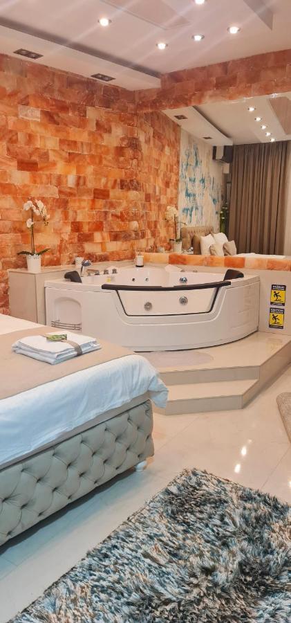 Design Apartment Premium Spa Lux 4 Star "Dubai" Completely Private Wellness & Spa Free Included Sauna & Jacuzzi & Salt Wall & Fire Place & 3D Ceilings & Business Wifi & Netflix & Keyless Code Entry & Full Smart App & Secure 2 Parking Place Чуприя Екстер'єр фото