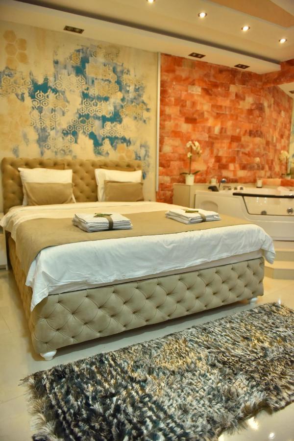 Design Apartment Premium Spa Lux 4 Star "Dubai" Completely Private Wellness & Spa Free Included Sauna & Jacuzzi & Salt Wall & Fire Place & 3D Ceilings & Business Wifi & Netflix & Keyless Code Entry & Full Smart App & Secure 2 Parking Place Чуприя Екстер'єр фото