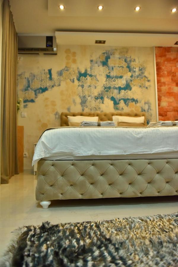 Design Apartment Premium Spa Lux 4 Star "Dubai" Completely Private Wellness & Spa Free Included Sauna & Jacuzzi & Salt Wall & Fire Place & 3D Ceilings & Business Wifi & Netflix & Keyless Code Entry & Full Smart App & Secure 2 Parking Place Чуприя Екстер'єр фото