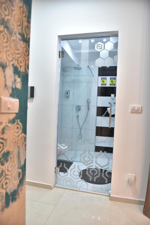 Design Apartment Premium Spa Lux 4 Star "Dubai" Completely Private Wellness & Spa Free Included Sauna & Jacuzzi & Salt Wall & Fire Place & 3D Ceilings & Business Wifi & Netflix & Keyless Code Entry & Full Smart App & Secure 2 Parking Place Чуприя Екстер'єр фото