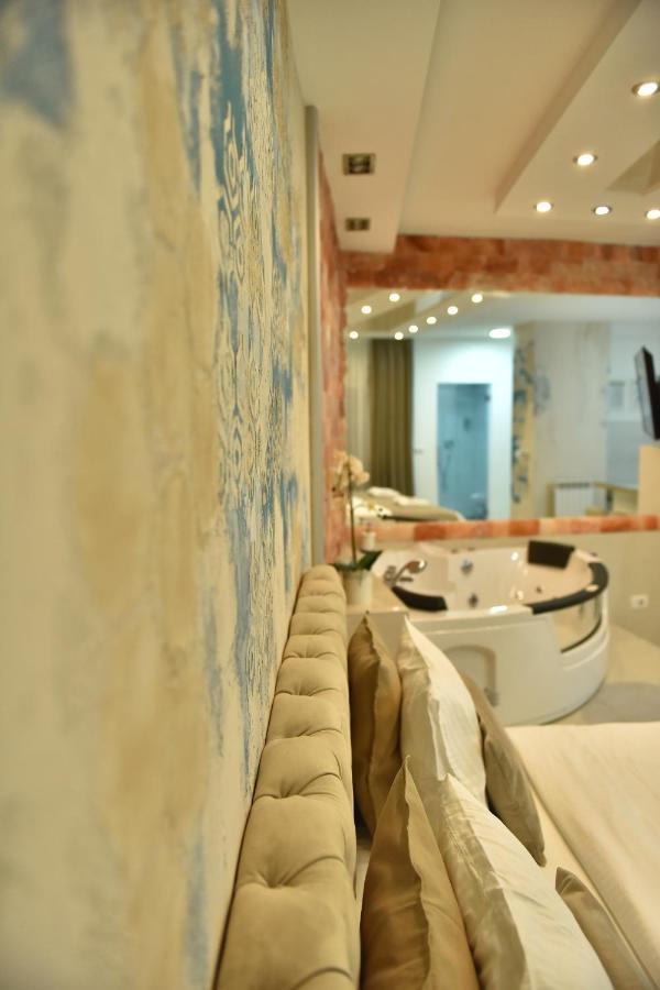 Design Apartment Premium Spa Lux 4 Star "Dubai" Completely Private Wellness & Spa Free Included Sauna & Jacuzzi & Salt Wall & Fire Place & 3D Ceilings & Business Wifi & Netflix & Keyless Code Entry & Full Smart App & Secure 2 Parking Place Чуприя Екстер'єр фото