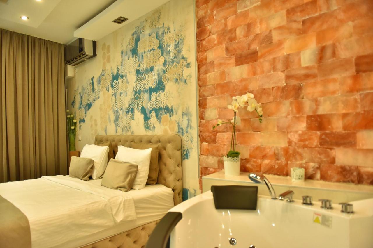 Design Apartment Premium Spa Lux 4 Star "Dubai" Completely Private Wellness & Spa Free Included Sauna & Jacuzzi & Salt Wall & Fire Place & 3D Ceilings & Business Wifi & Netflix & Keyless Code Entry & Full Smart App & Secure 2 Parking Place Чуприя Екстер'єр фото