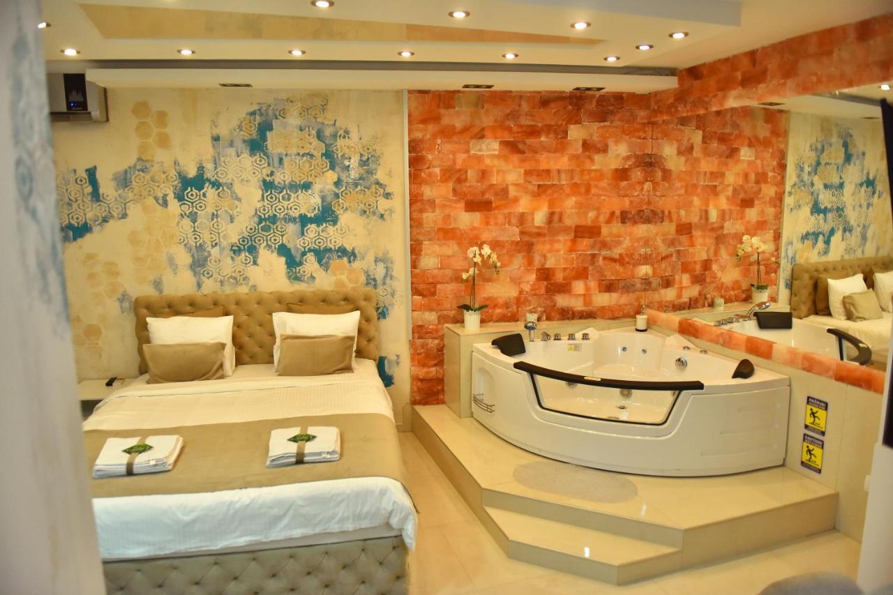 Design Apartment Premium Spa Lux 4 Star "Dubai" Completely Private Wellness & Spa Free Included Sauna & Jacuzzi & Salt Wall & Fire Place & 3D Ceilings & Business Wifi & Netflix & Keyless Code Entry & Full Smart App & Secure 2 Parking Place Чуприя Екстер'єр фото
